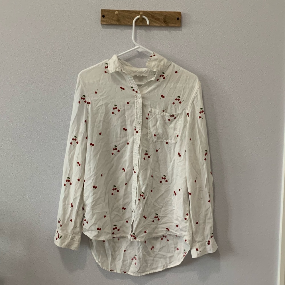 💜2/$12 CHERRY BUTTON DOWN